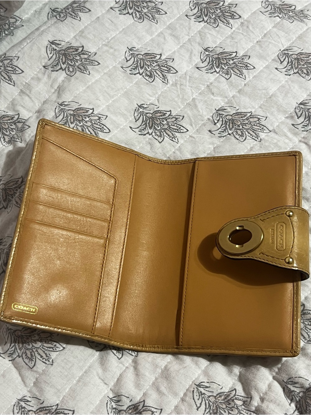 Coach Beige Leather Legacy Turnlock Agenda - Picture 3 of 9